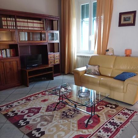 Appartamento Con Incantevole Vista Mare Livorno Bagian luar foto