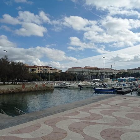 Appartamento Con Incantevole Vista Mare Livorno Bagian luar foto