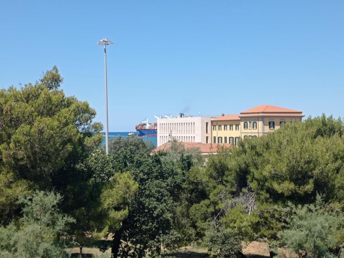 Appartamento Con Incantevole Vista Mare Livorno Bagian luar foto