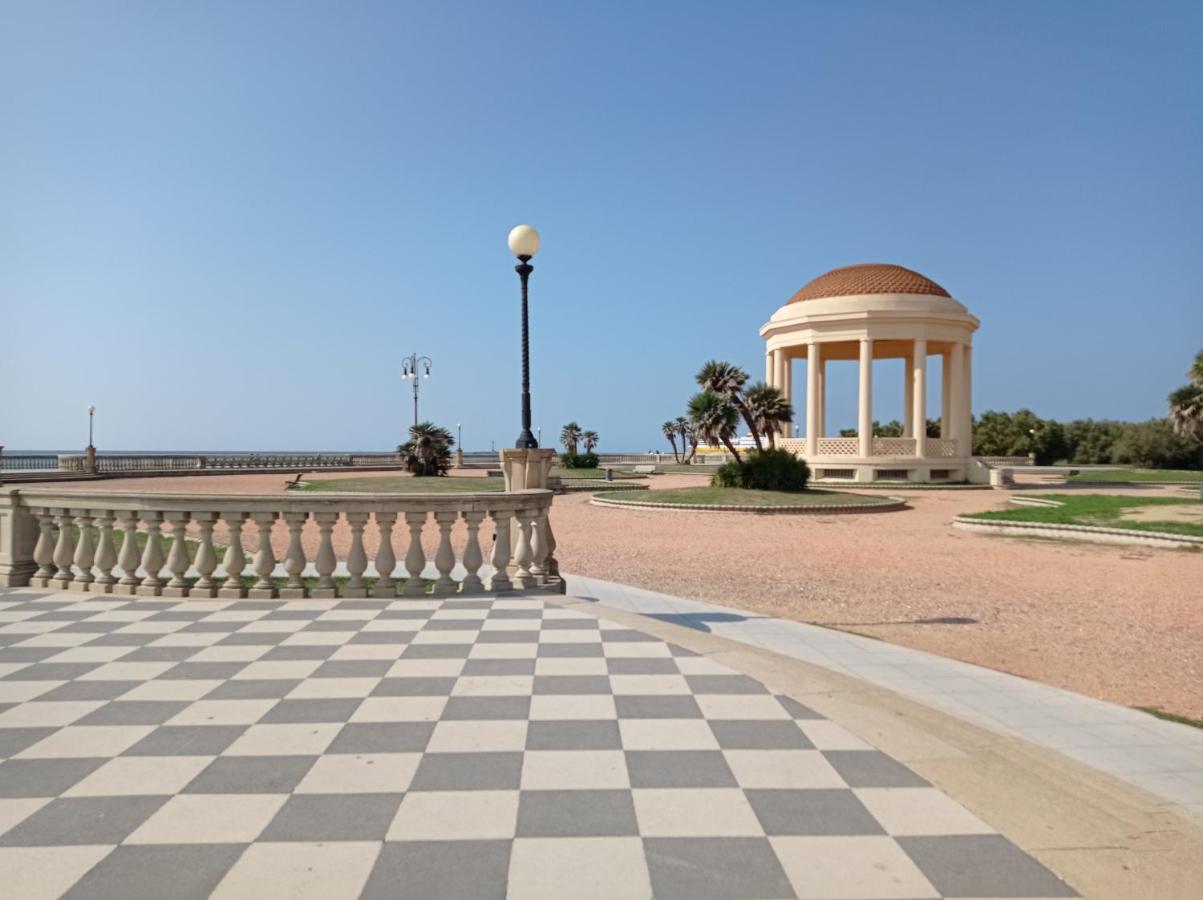 Appartamento Con Incantevole Vista Mare Livorno Bagian luar foto