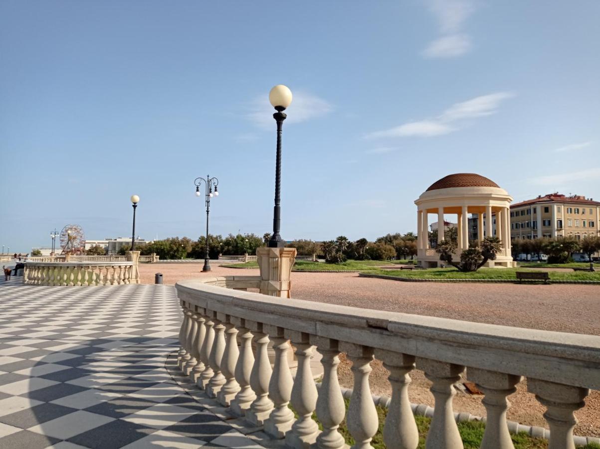 Appartamento Con Incantevole Vista Mare Livorno Bagian luar foto