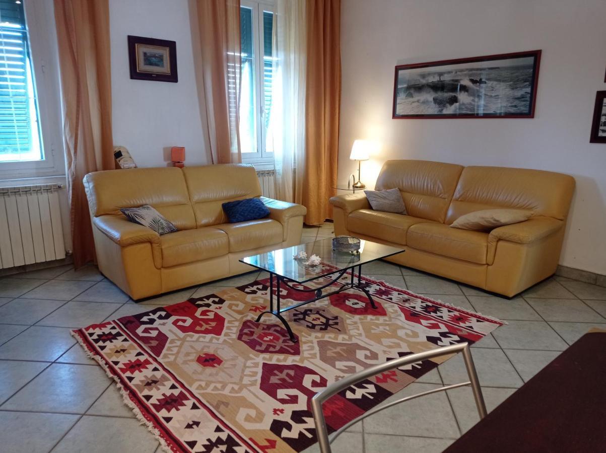 Appartamento Con Incantevole Vista Mare Livorno Bagian luar foto
