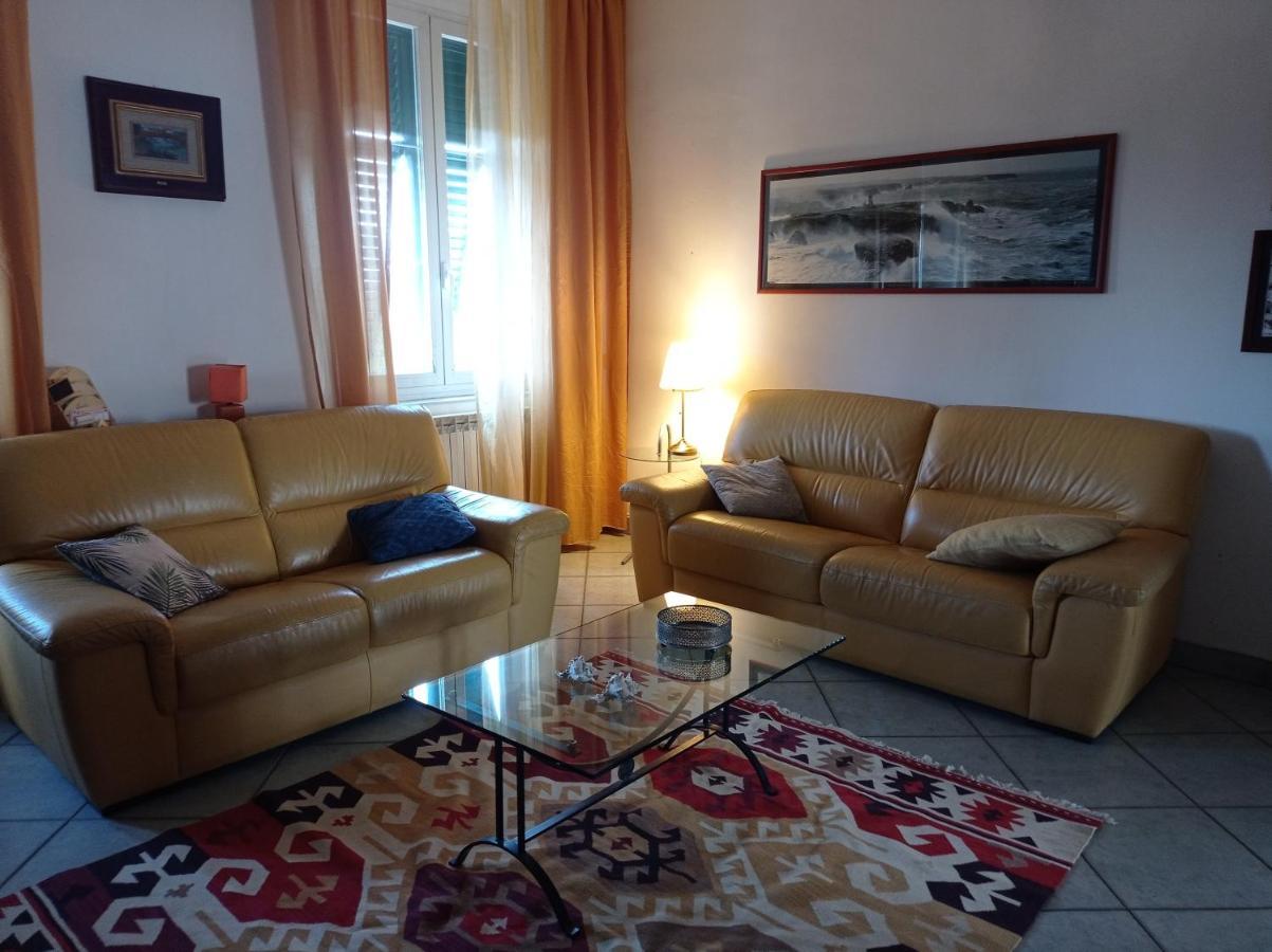 Appartamento Con Incantevole Vista Mare Livorno Bagian luar foto