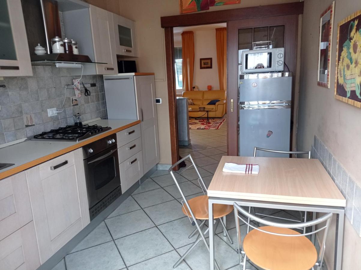 Appartamento Con Incantevole Vista Mare Livorno Bagian luar foto