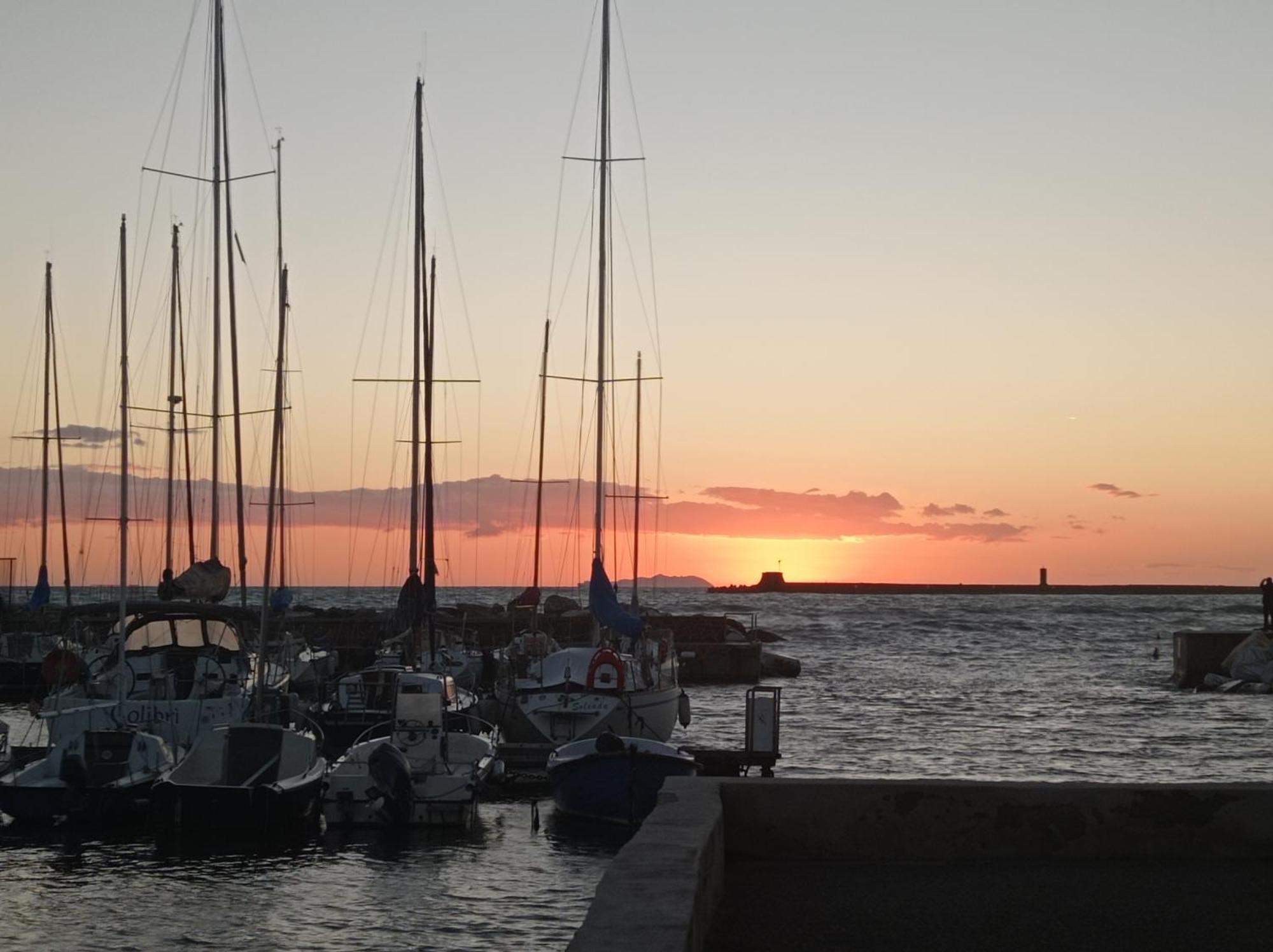 Appartamento Con Incantevole Vista Mare Livorno Bagian luar foto